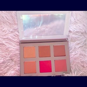 Iconic London Blaze Chaser face palette